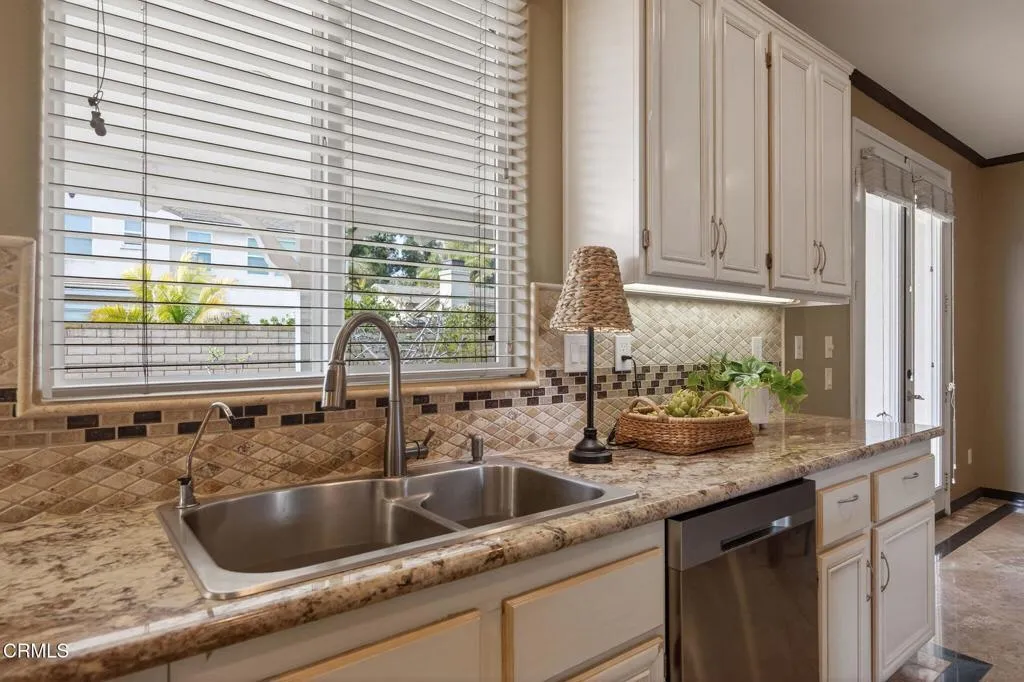 1979 Newcastle Drive, Oxnard, California 93036 home-pic-16