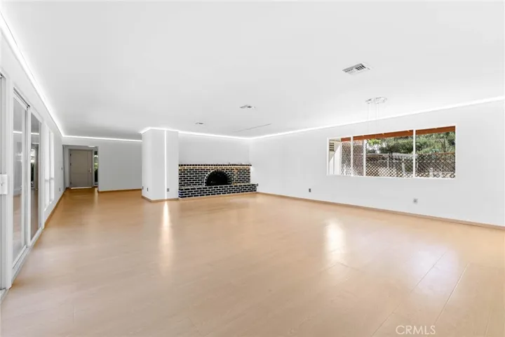 27411 Santa Fe, Hemet, California 92543