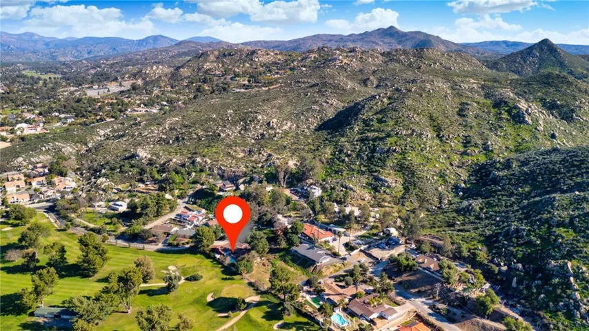 27411 Santa Fe, Hemet, California 92543