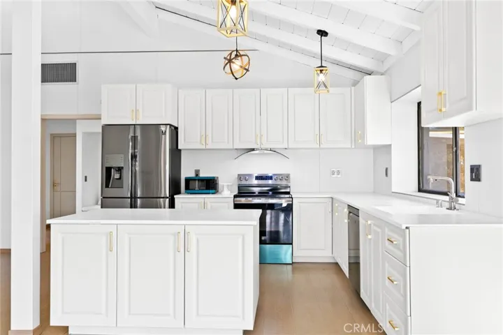 27411 Santa Fe, Hemet, California 92543