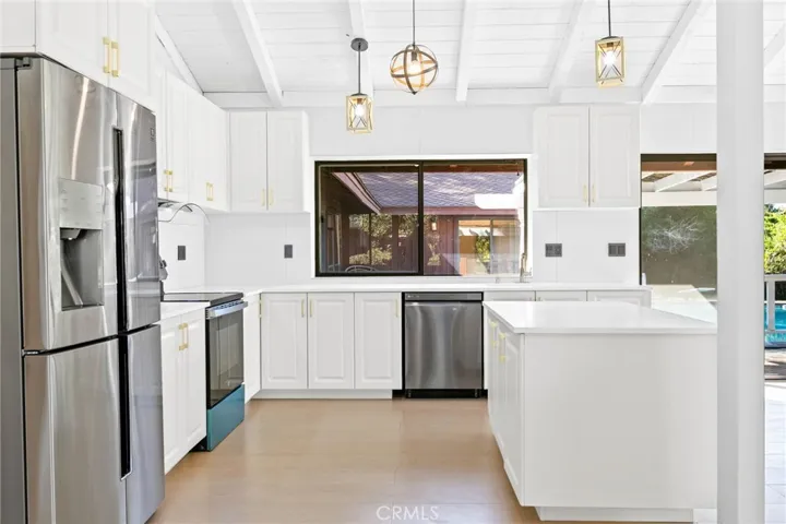 27411 Santa Fe, Hemet, California 92543
