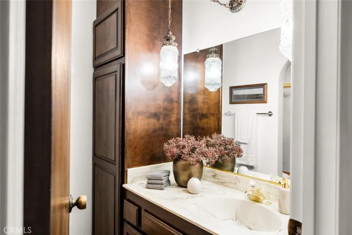 Full bath, guest
