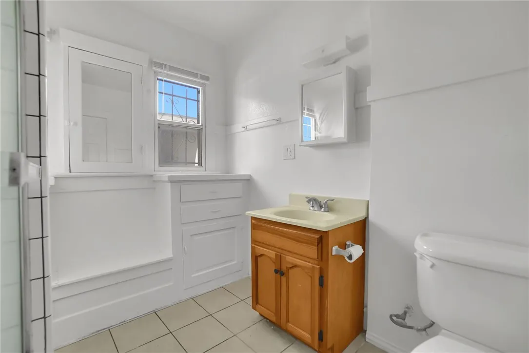 1497 W 47th Street, Los Angeles, California 90062 home-pic-13