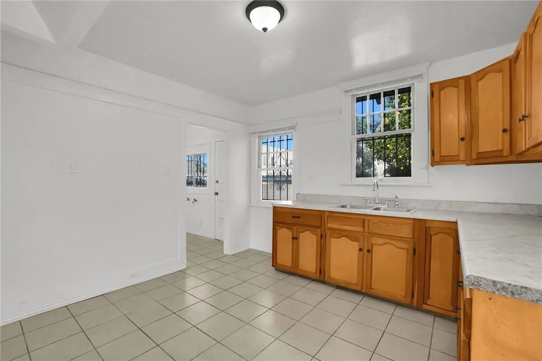 1497 W 47th Street, Los Angeles, California 90062 home-pic-12