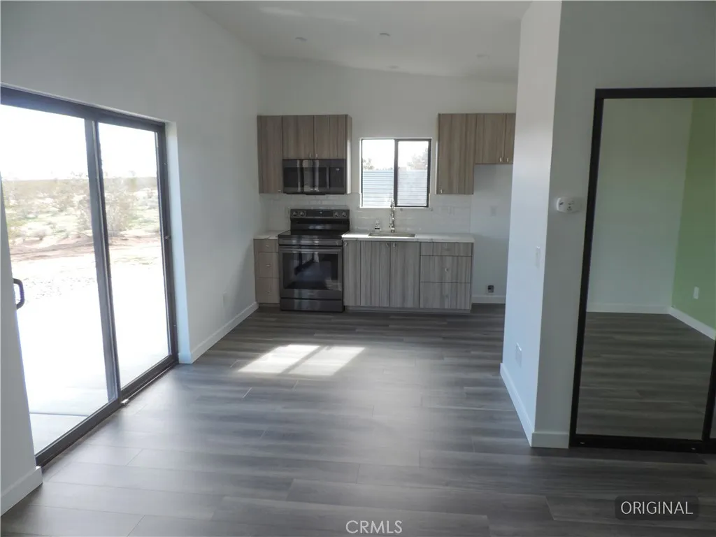 2470 Delgada, Landers, California 92285 home-pic-3