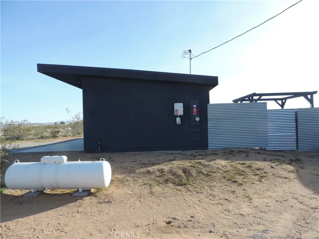 2470 Delgada, Landers, California 92285 home-pic-20