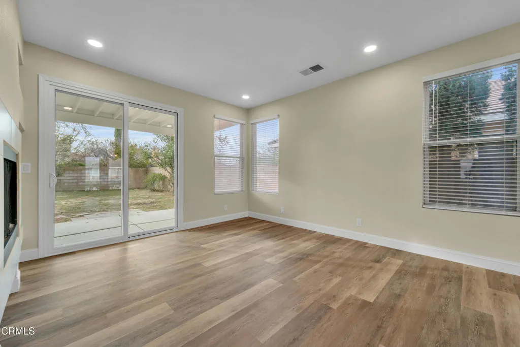43323 Honeybee Lane, Lancaster, California 93536 home-pic-8