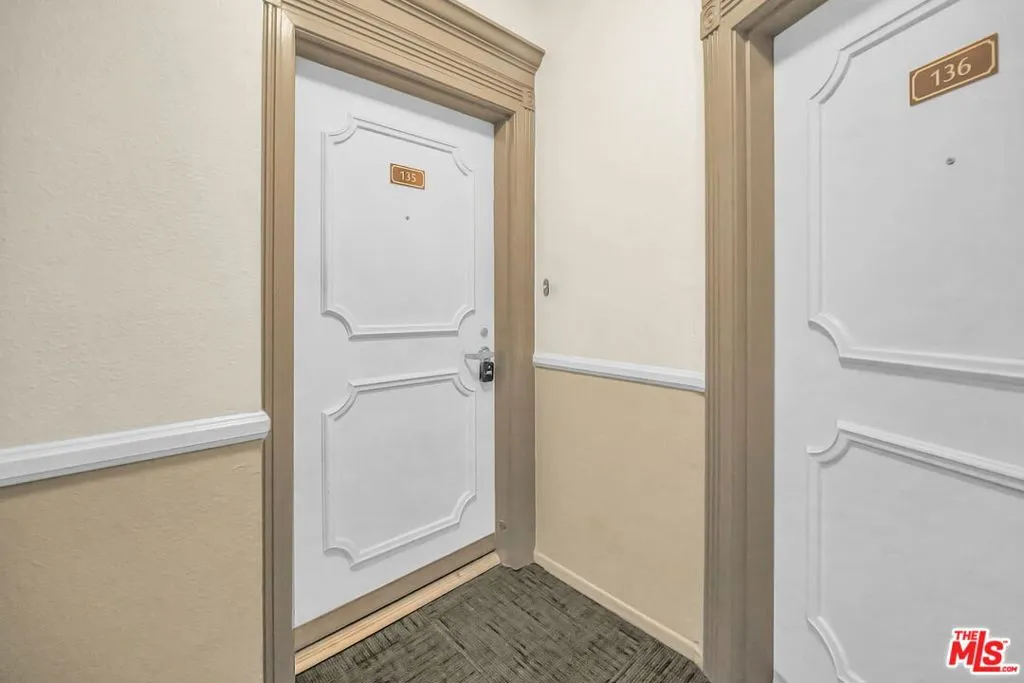 620 S Gramercy Place 135, Los Angeles, California 90005 home-pic-31