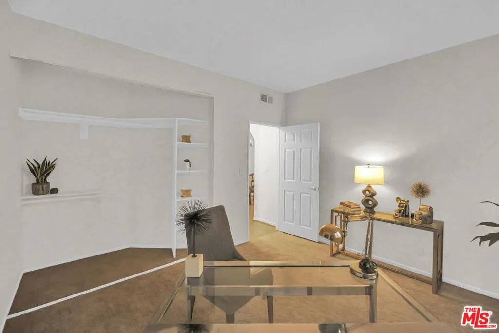 620 S Gramercy Place 135, Los Angeles, California 90005 home-pic-17