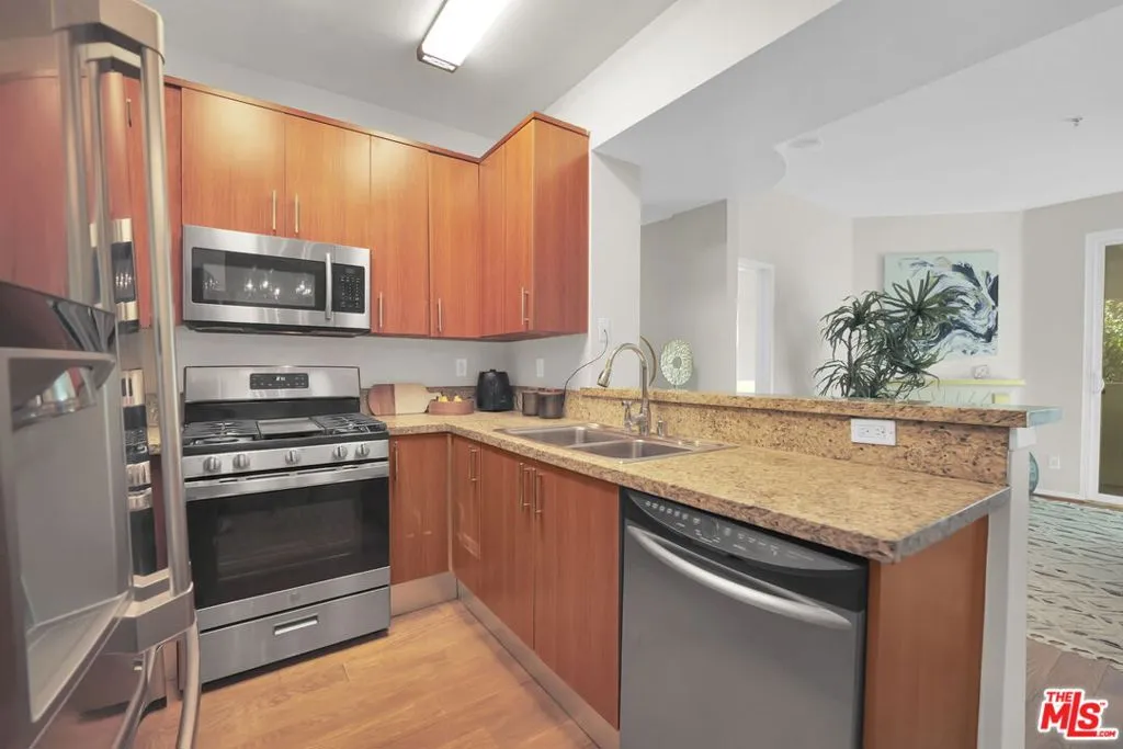 620 S Gramercy Place 135, Los Angeles, California 90005 home-pic-3