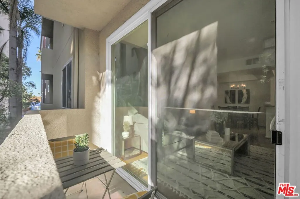 620 S Gramercy Place 135, Los Angeles, California 90005 home-pic-20