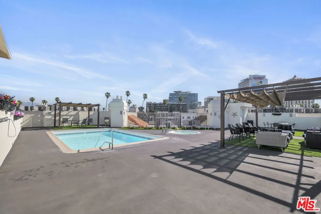 620 S Gramercy Place 135, Los Angeles, California 90005 home-pic-22