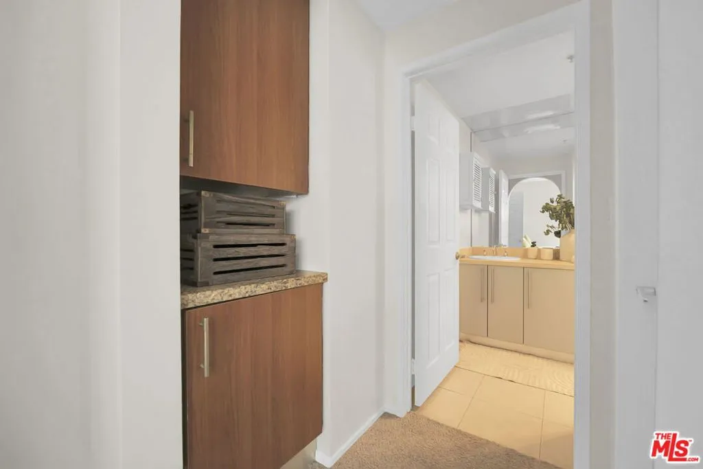 620 S Gramercy Place 135, Los Angeles, California 90005 home-pic-11