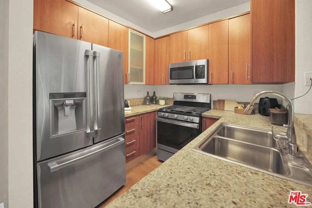 620 S Gramercy Place 135, Los Angeles, California 90005 home-pic-4