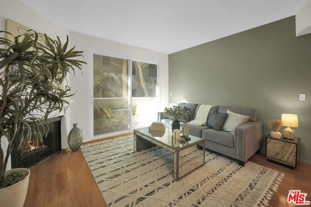 620 S Gramercy Place 135, Los Angeles, California 90005 home-pic-6