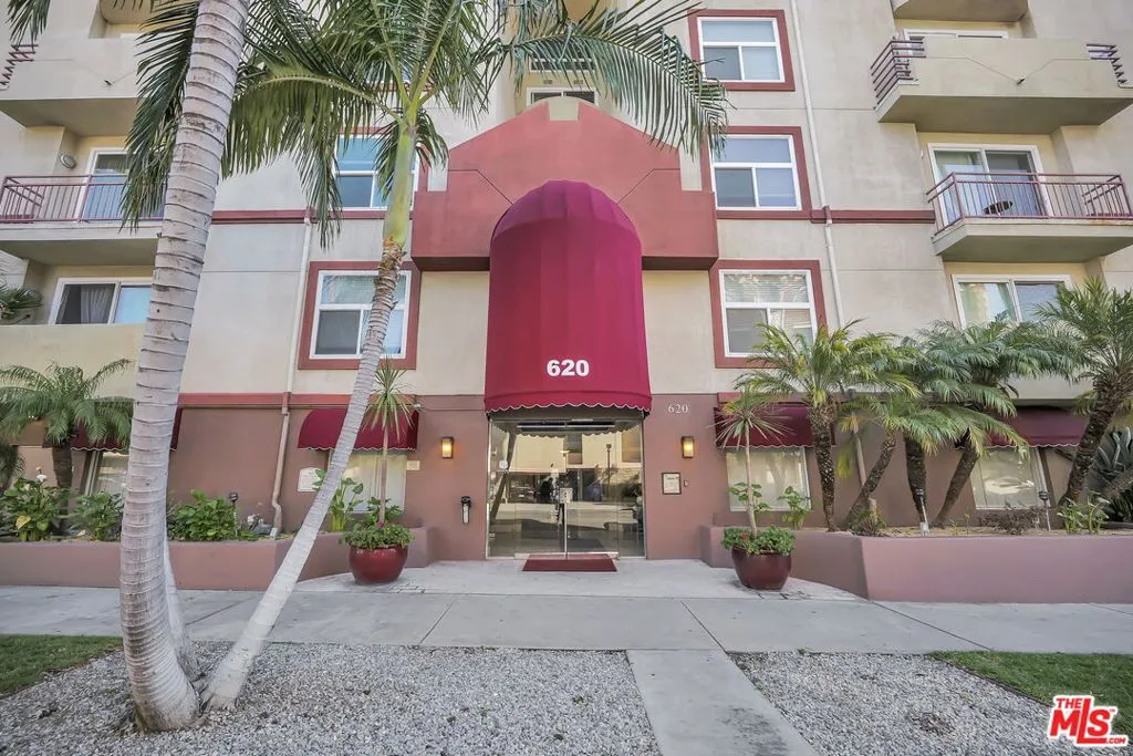 620 S Gramercy Place 135, Los Angeles, California 90005 home-pic-2