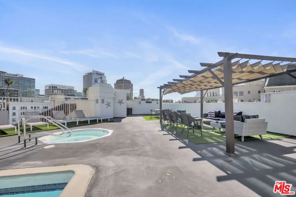 620 S Gramercy Place 135, Los Angeles, California 90005 home-pic-23