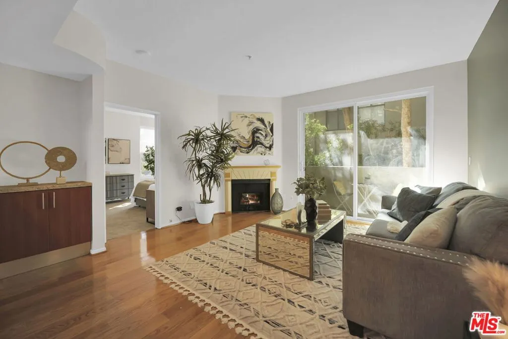 620 S Gramercy Place 135, Los Angeles, California 90005 home-pic-1