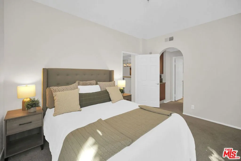 620 S Gramercy Place 135, Los Angeles, California 90005 home-pic-13