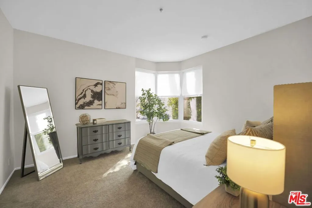 620 S Gramercy Place 135, Los Angeles, California 90005 home-pic-14