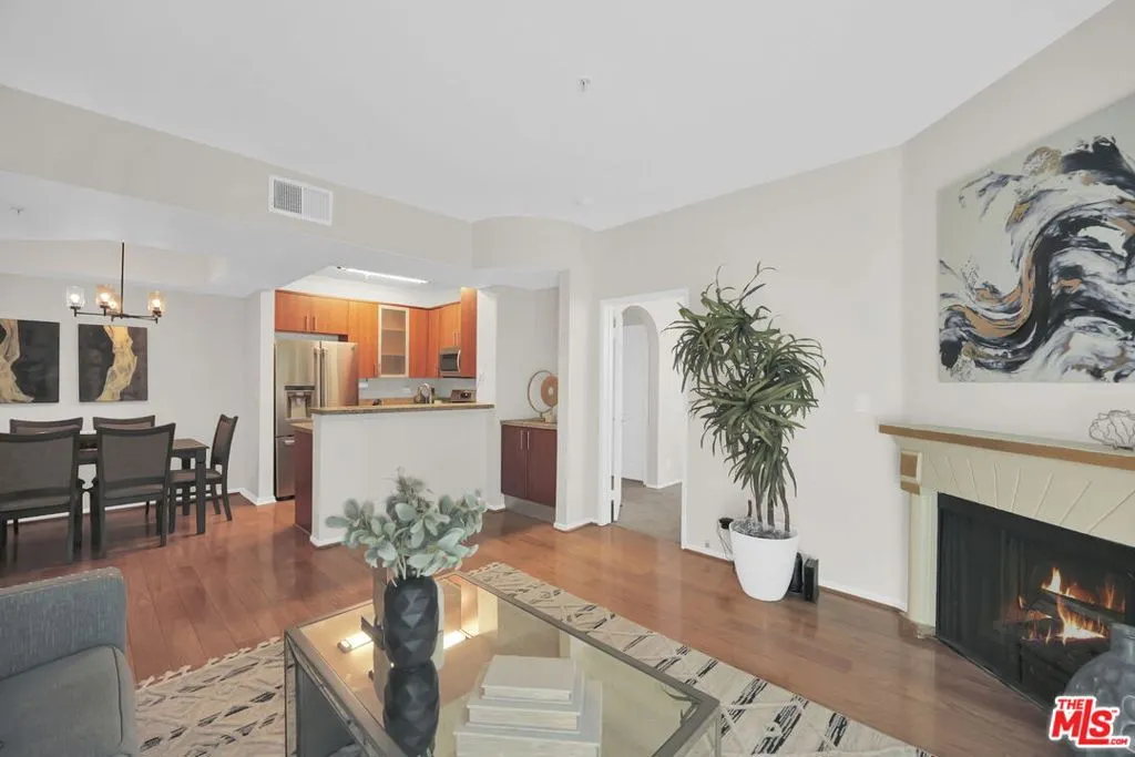 620 S Gramercy Place 135, Los Angeles, California 90005 home-pic-5
