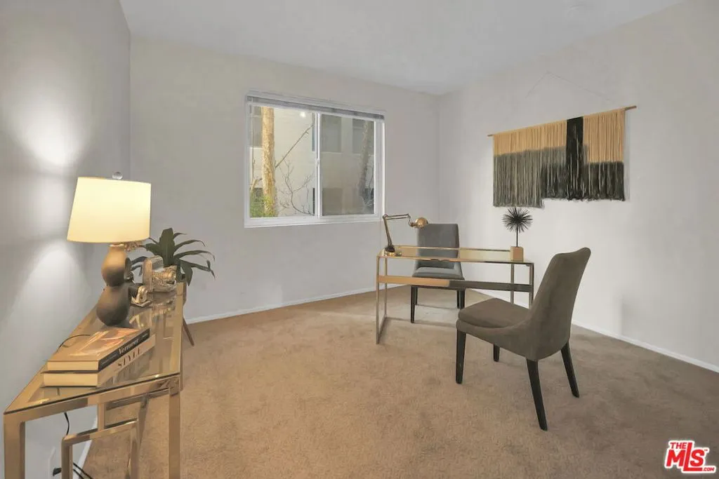 620 S Gramercy Place 135, Los Angeles, California 90005 home-pic-18
