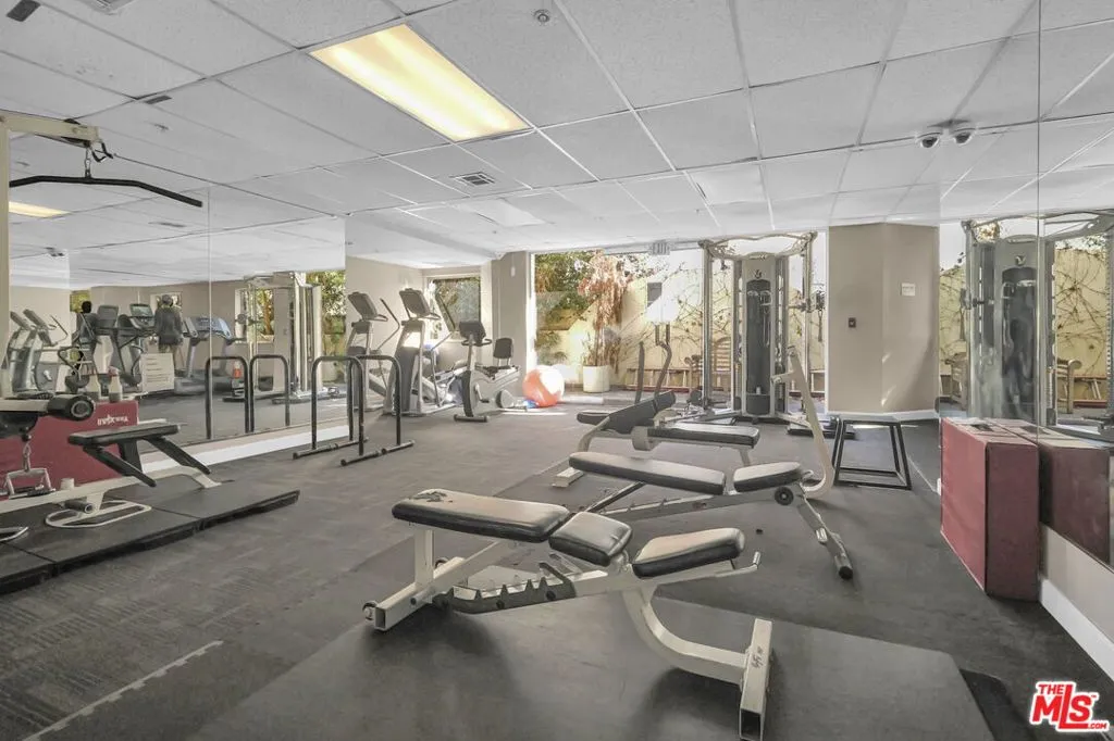 620 S Gramercy Place 135, Los Angeles, California 90005 home-pic-25