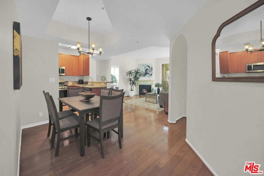 620 S Gramercy Place 135, Los Angeles, California 90005 home-pic-8