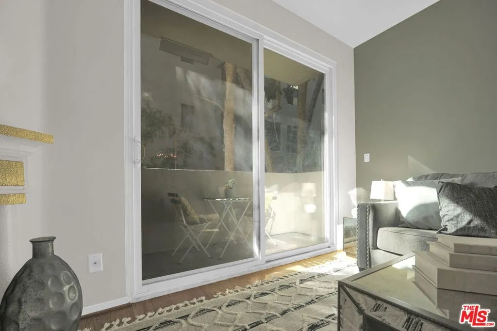 620 S Gramercy Place 135, Los Angeles, California 90005 home-pic-7