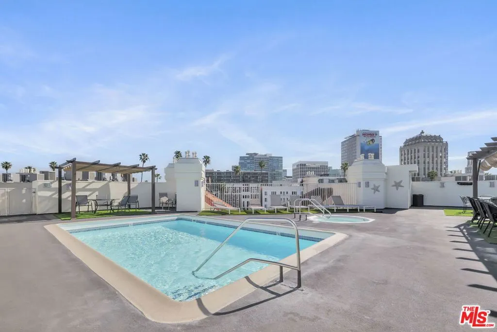 620 S Gramercy Place 135, Los Angeles, California 90005 home-pic-21