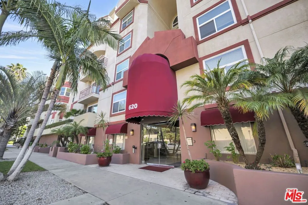620 S Gramercy Place 135, Los Angeles, California 90005 home-pic-32