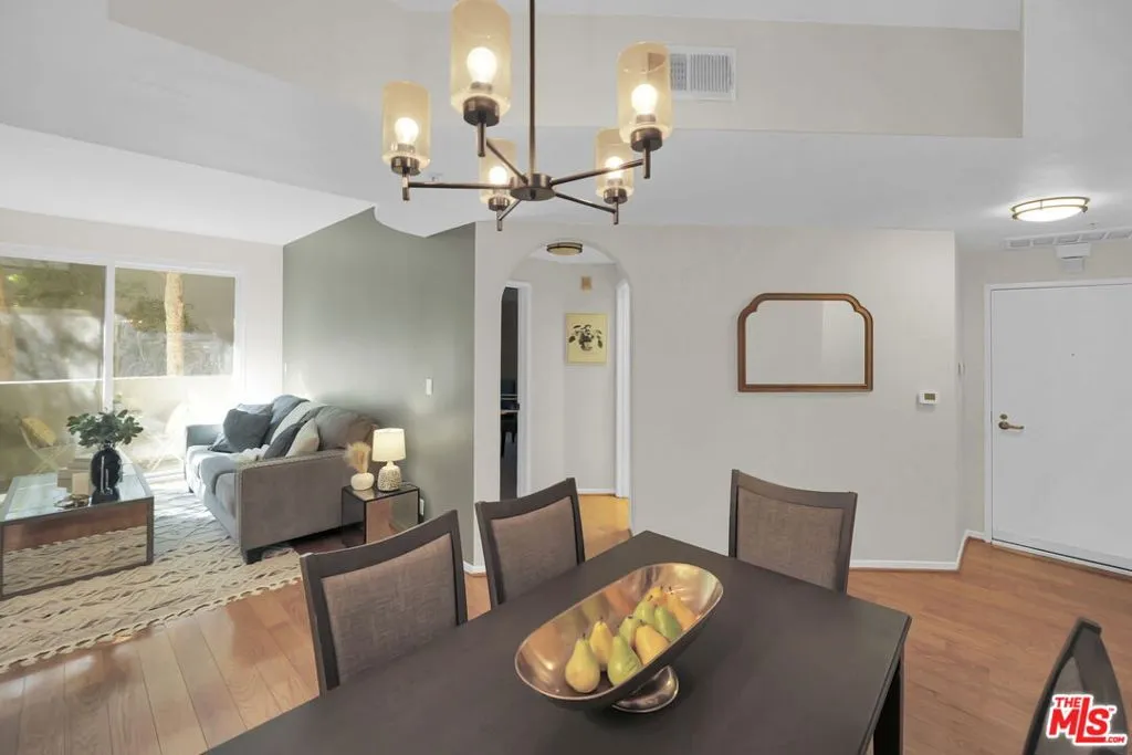 620 S Gramercy Place 135, Los Angeles, California 90005 home-pic-10