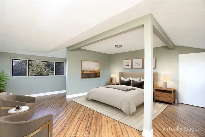 Staged 2nd bedroom