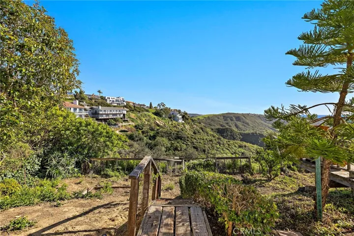 2555 Temple Hills Drive, Laguna Beach, California 92651