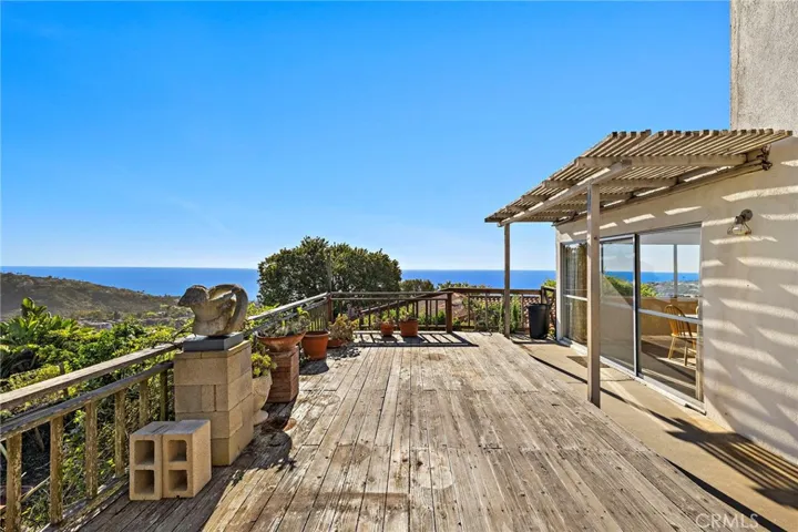 2555 Temple Hills Drive, Laguna Beach, California 92651