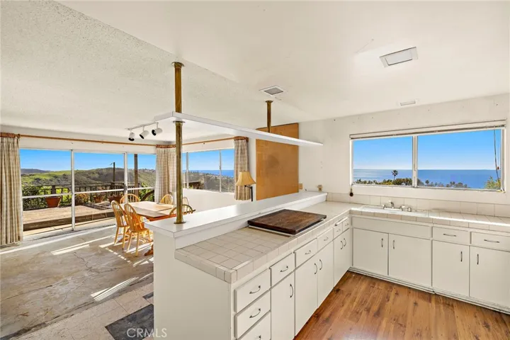 2555 Temple Hills Drive, Laguna Beach, California 92651
