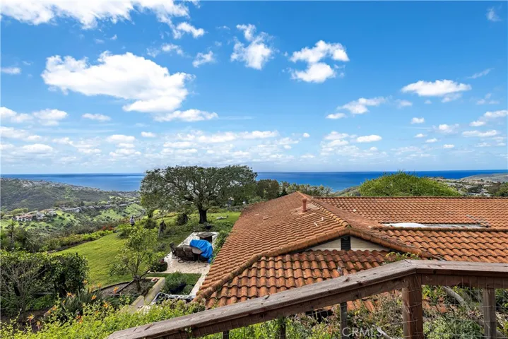 2555 Temple Hills Drive, Laguna Beach, California 92651