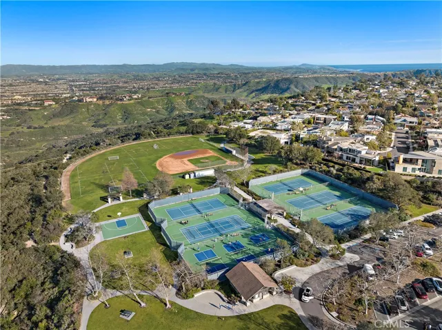 2555 Temple Hills Drive, Laguna Beach, California 92651