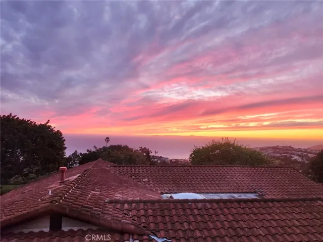 2555 Temple Hills Drive, Laguna Beach, California 92651