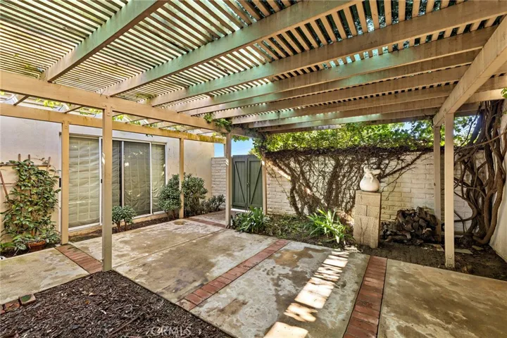 2555 Temple Hills Drive, Laguna Beach, California 92651