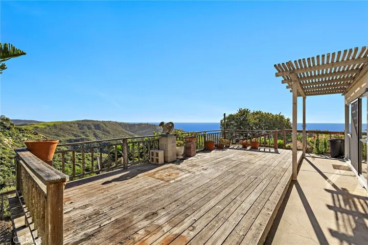2555 Temple Hills Drive, Laguna Beach, California 92651