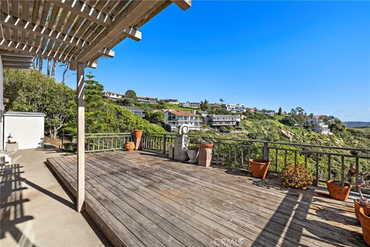2555 Temple Hills Drive, Laguna Beach, California 92651