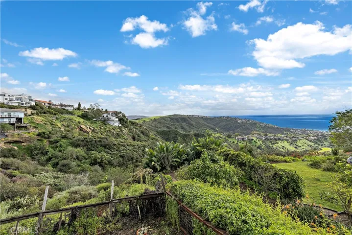2555 Temple Hills Drive, Laguna Beach, California 92651