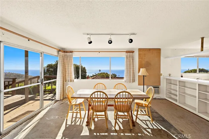 2555 Temple Hills Drive, Laguna Beach, California 92651
