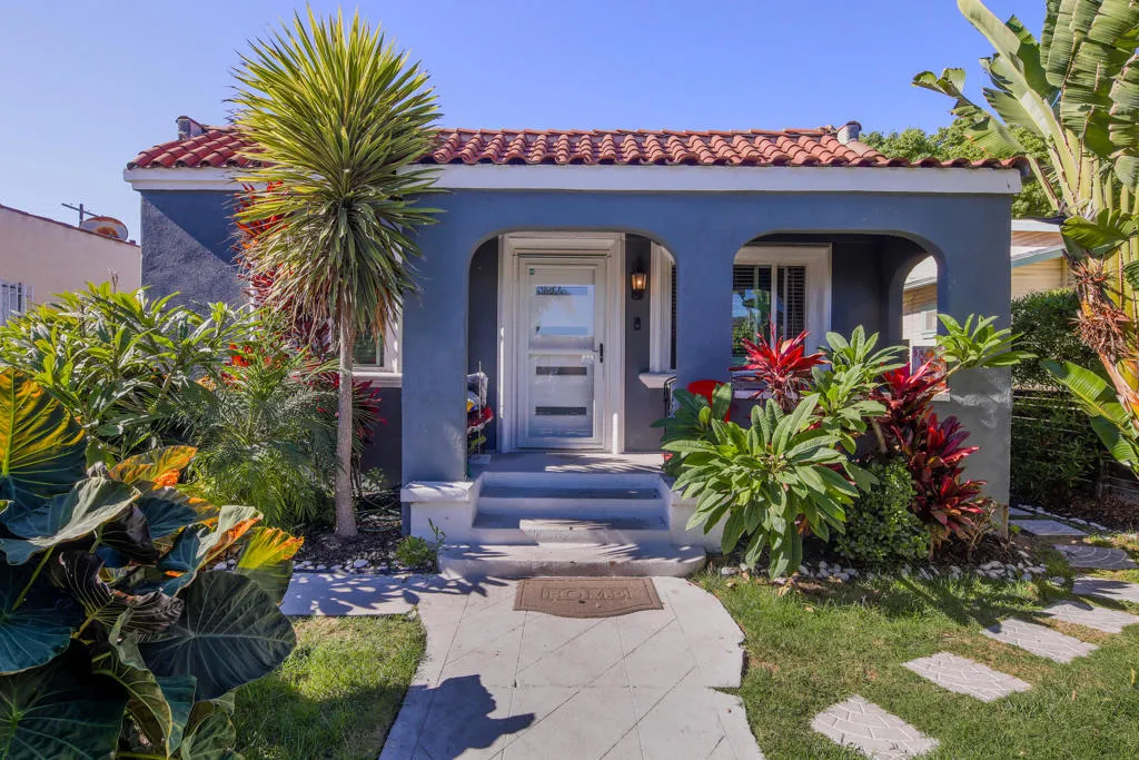 5907 S Van Ness Avenue, Los Angeles, California 90047 home-pic-0