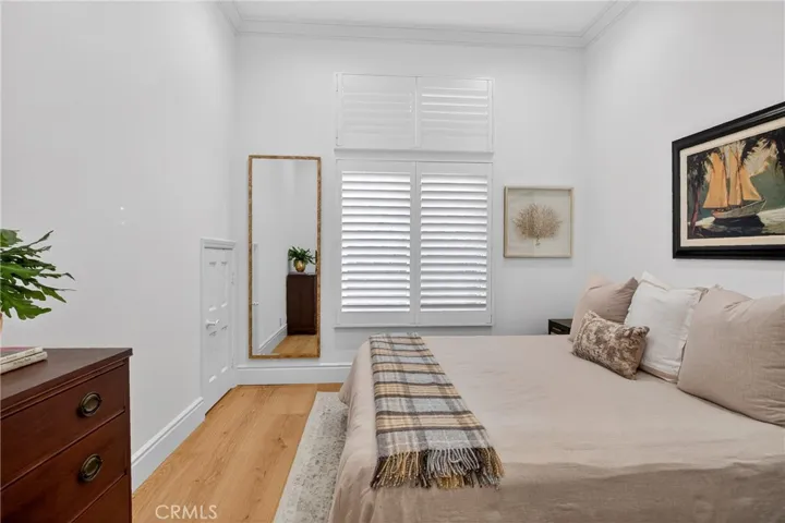 Beauriful downstairs bedroom with ensuite bath