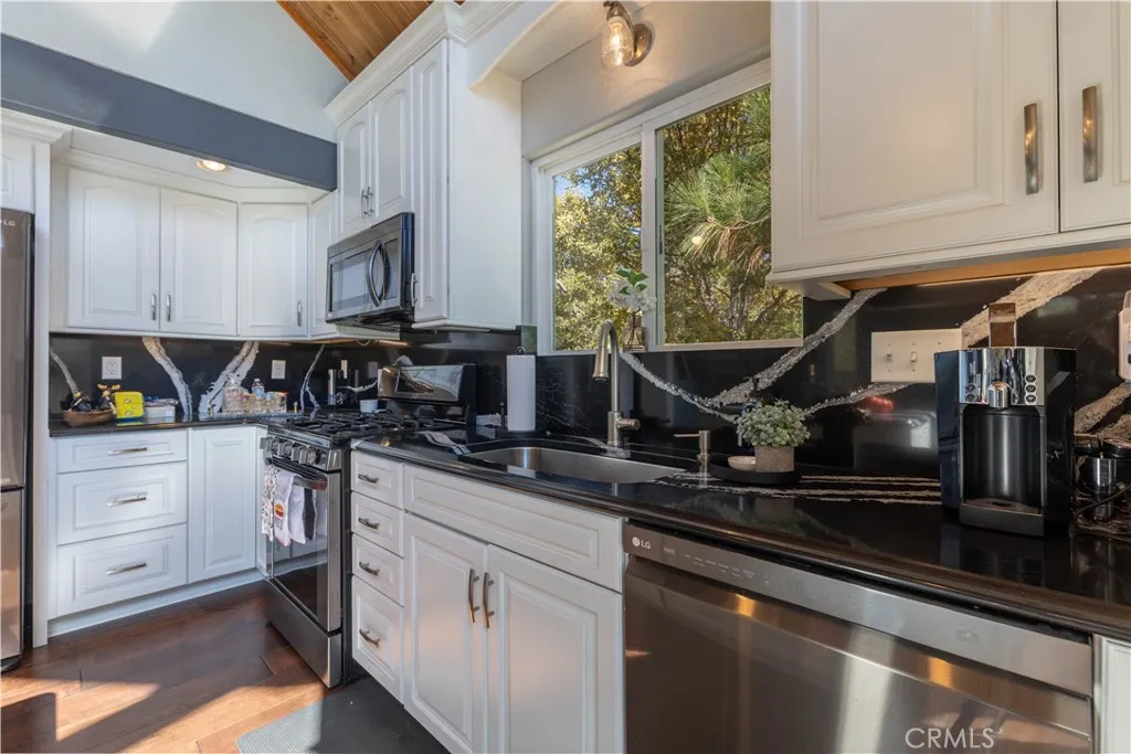 27482 Matterhorn, Lake Arrowhead, California 92352 home-pic-10