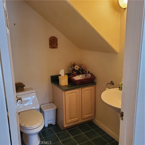 Powder room 
1/2 bathroom