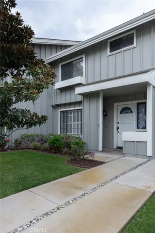 ENTRY FEATURES LOVELY STAINGLASS