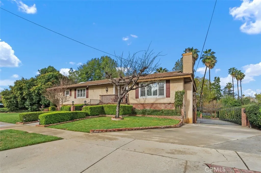 1370 Oak Street, Redlands, California 92373 home-pic-4